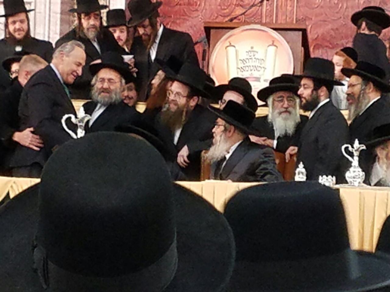 האדמו"ר עם הסנטור שומר