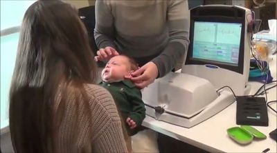 מרגש: תינוק שומע לראשונה את הוריו