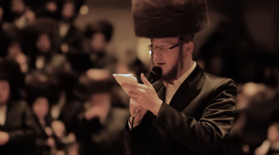 מקהלת שירה עם אברהם מרדכי שוורץ • צפו