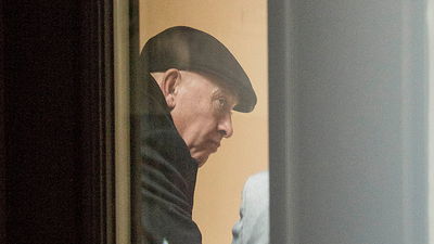 גטאס בתחנת המשטרה, הערב