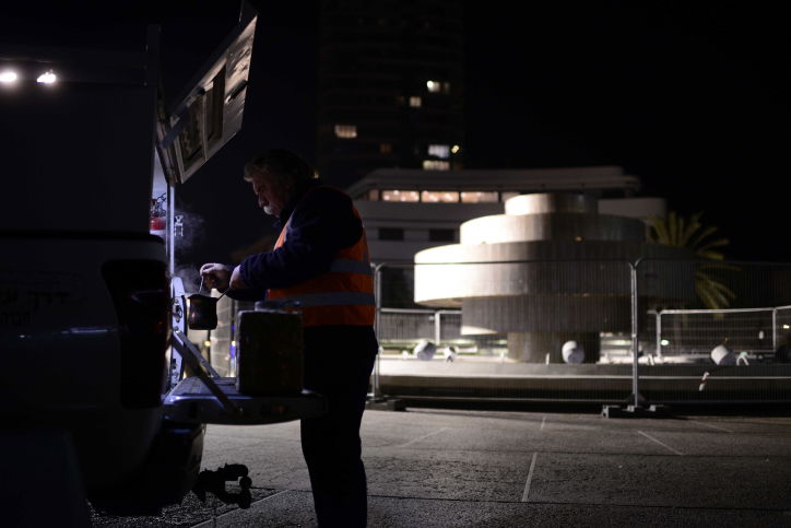 מזרקת 'האש והמים' פורקה • צפו בתיעוד