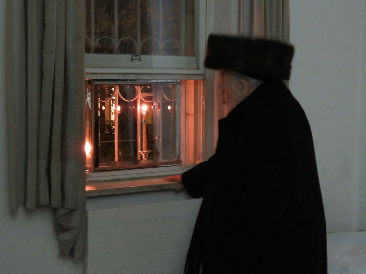 הגר"ש בהדלקת הנרות