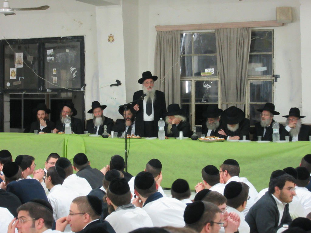 תיעוד: מסיבת חנוכה בפוניבז'