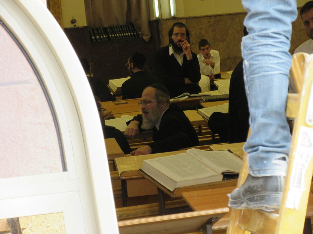 היסטוריה בפוניבז': הדלתות והחלונות המערביים הוחלפו