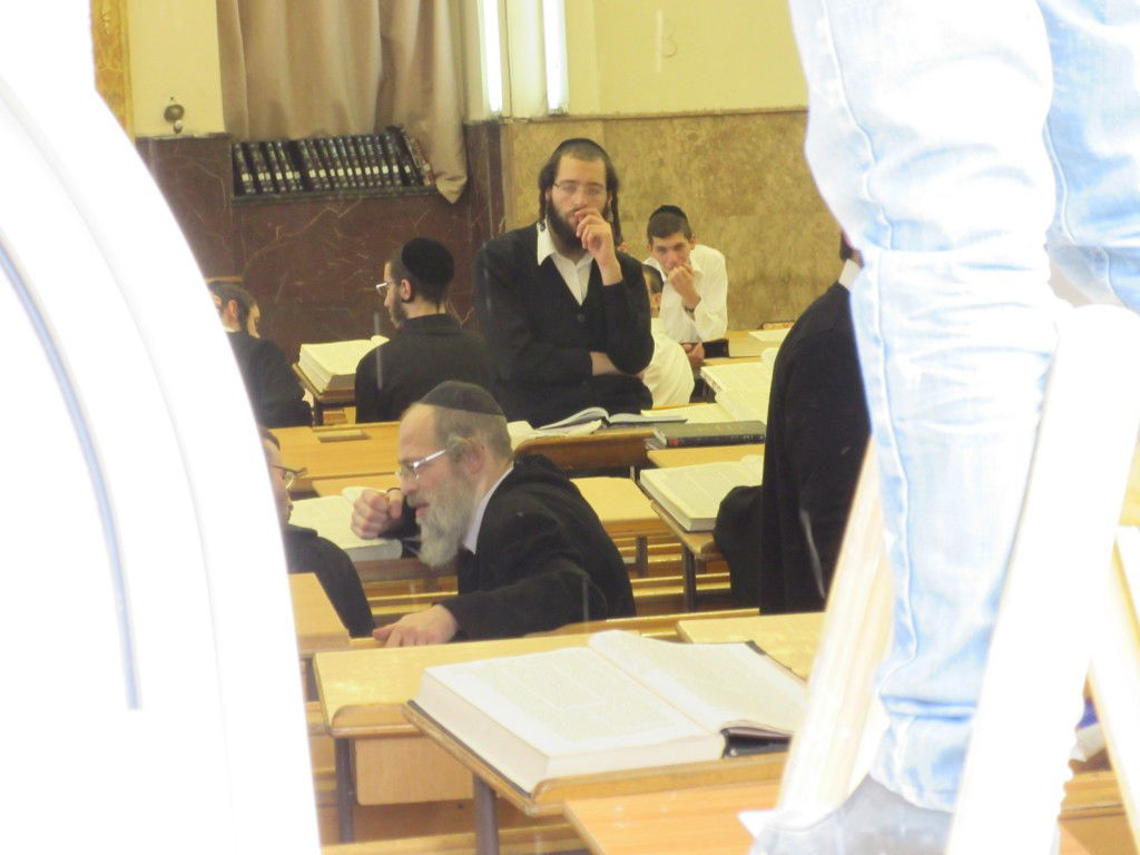 היסטוריה בפוניבז': הדלתות והחלונות המערביים הוחלפו