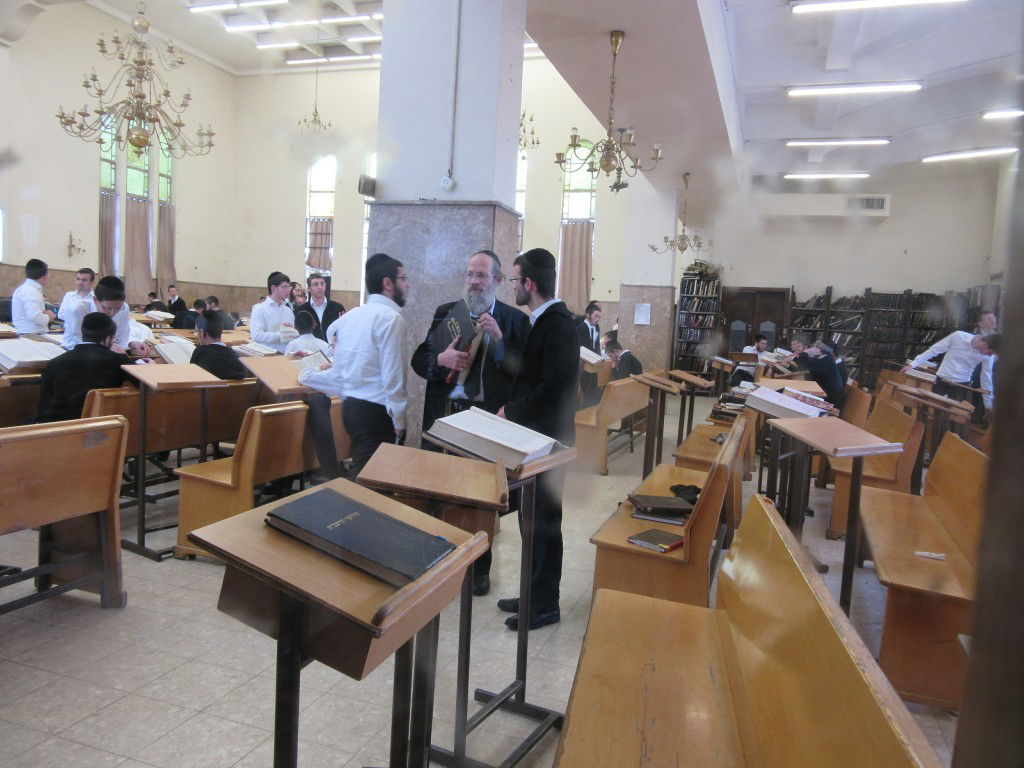 היסטוריה בפוניבז': הדלתות והחלונות המערביים הוחלפו