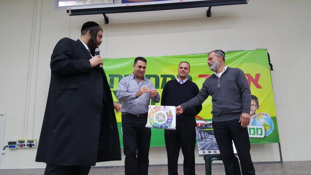 המקובל ביקש ממרן: ברך אותי ברפואה שלמה. תיעוד