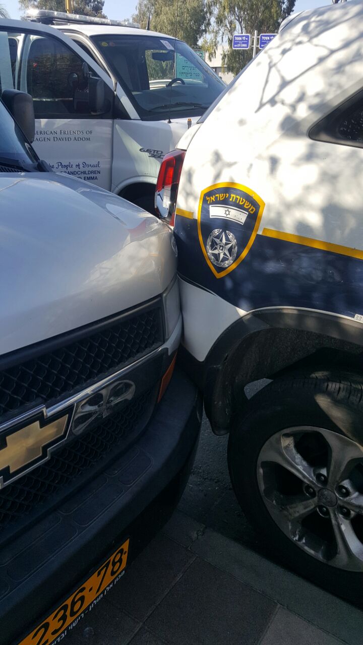 הנהג התעלף השוטר עצר את הרכב בניידת