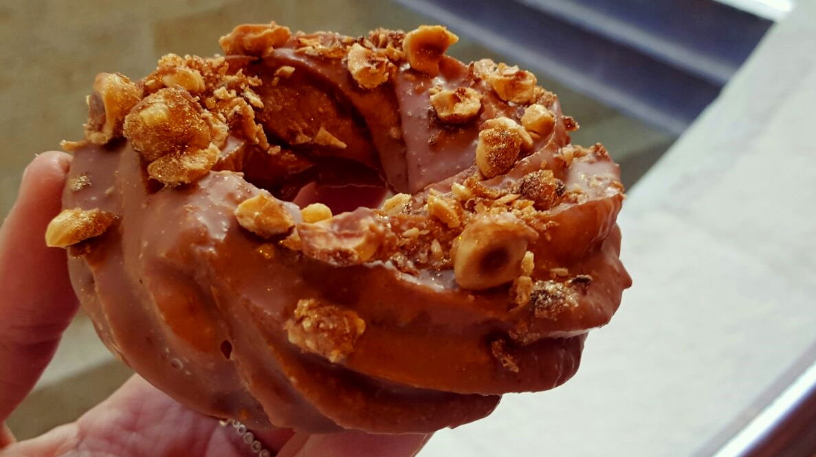 סופגניות בצק רבוך במילוי קרם מסקרפונה מייפל