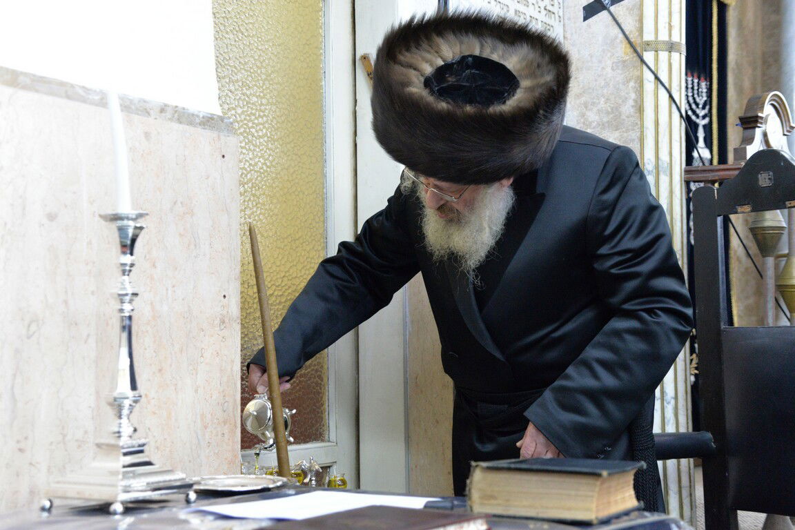 תיעוד: ההדלקה של האדמו"ר מדעעש