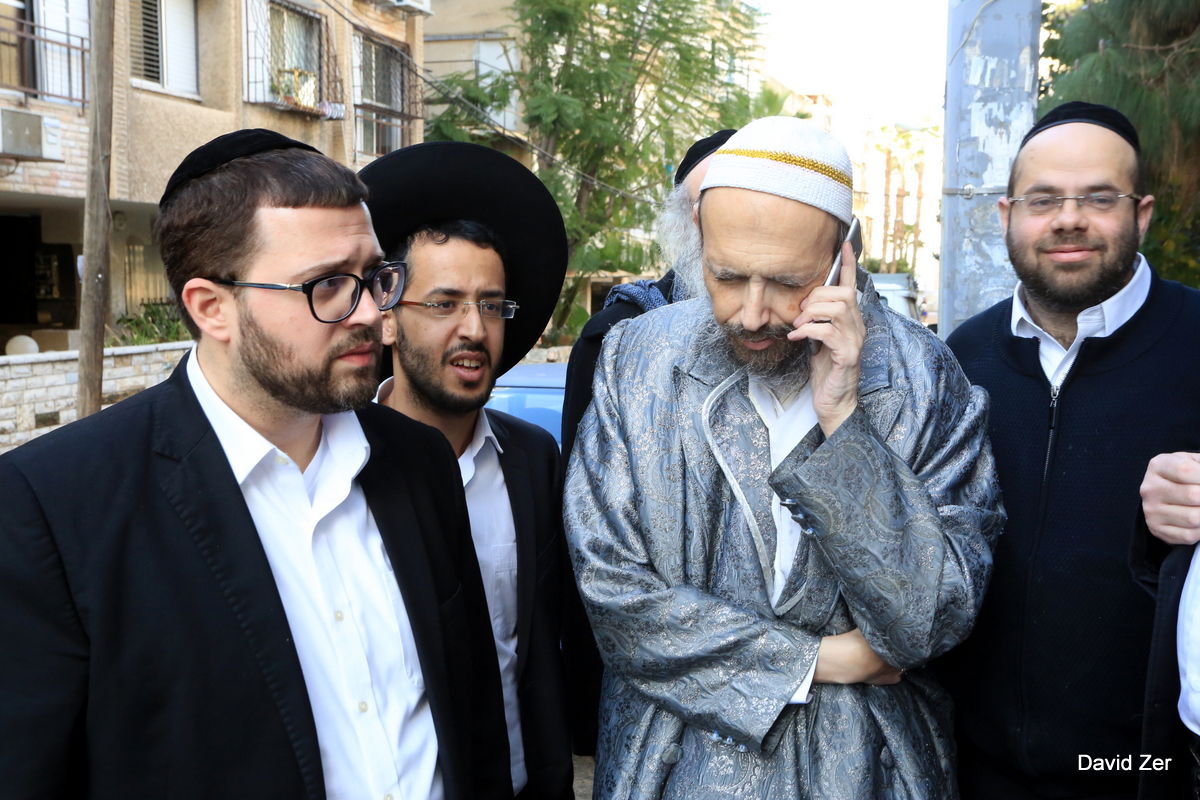 המקובל ביקש ממרן: ברך אותי ברפואה שלמה. תיעוד