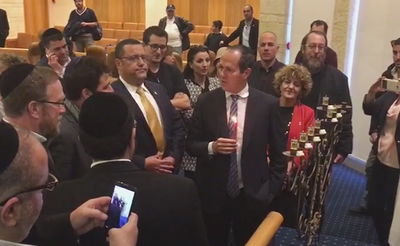 צפו ההדלקה של ניר ברקת וחברי מועצת העיר י-ם