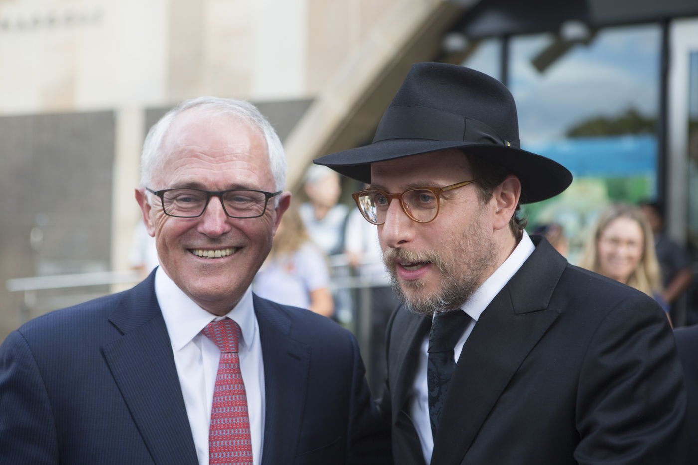 הריקוד החסידי של ראש ממשלת אוסטרליה ורב בית הכנסת