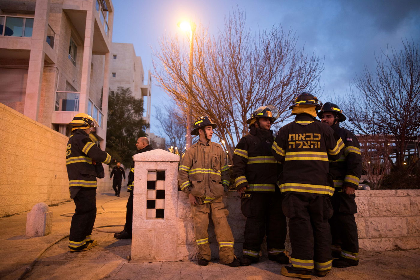 תיעוד מזעזע: כך הוצאו גופות המשפחה שנשרפה למוות