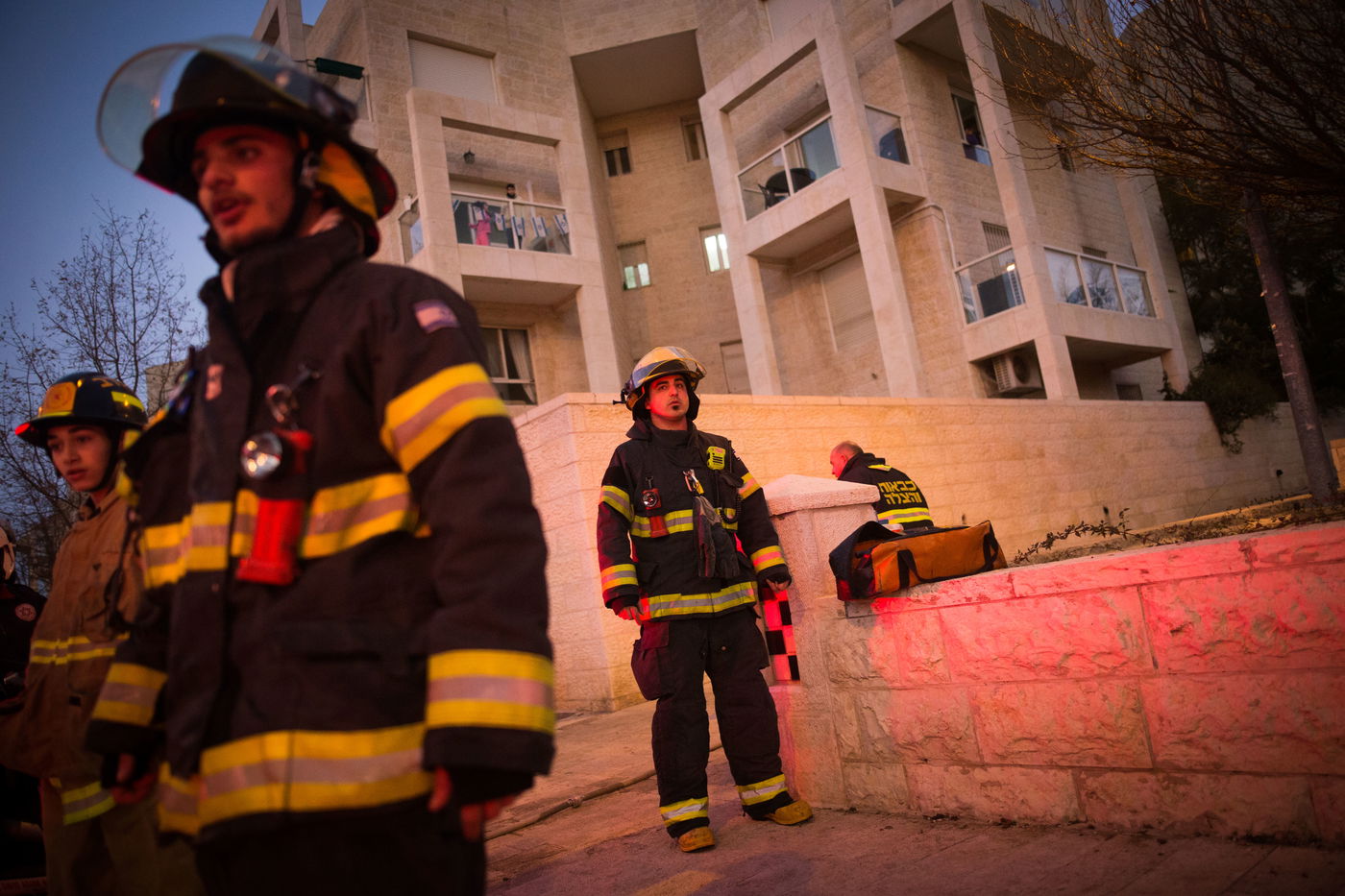 תיעוד מזעזע: כך הוצאו גופות המשפחה שנשרפה למוות