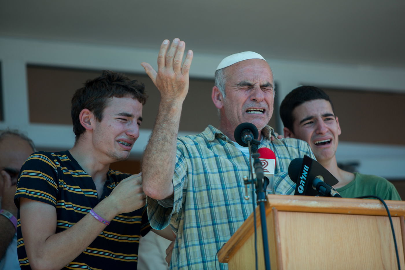 אליעזר, האב, במסע ההלוייה