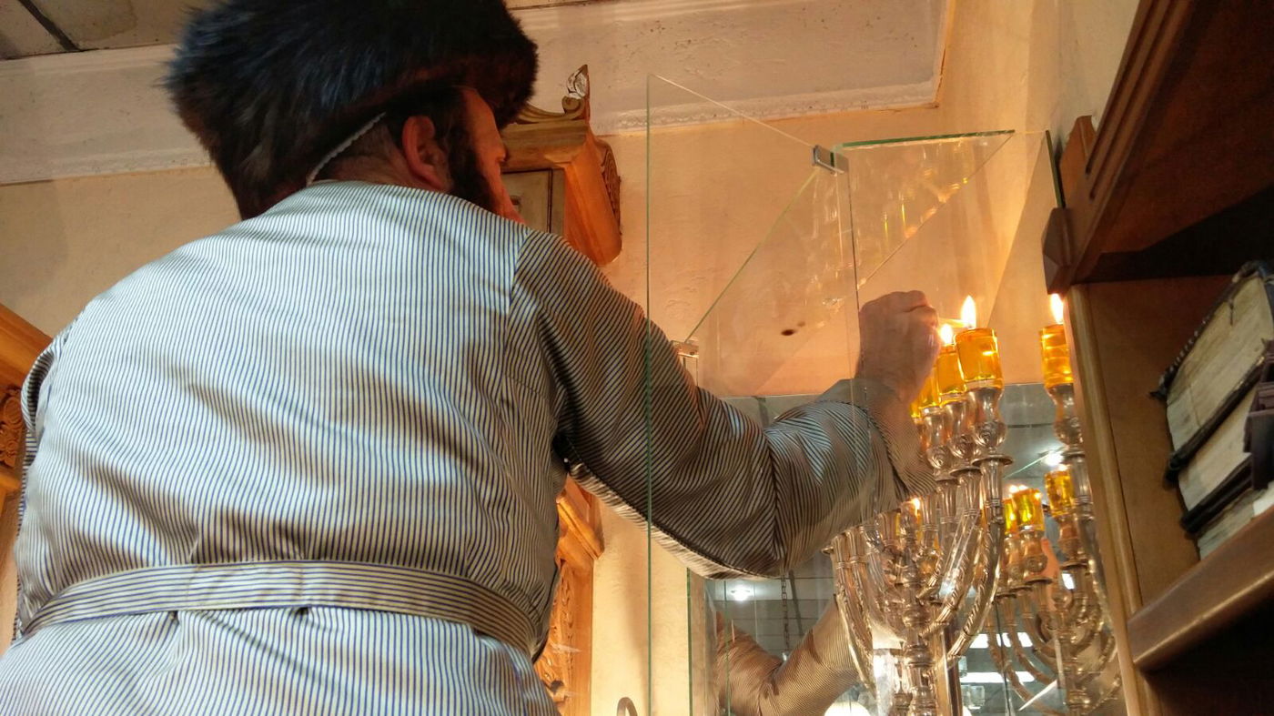 צפו בתיעוד: שבת חנוכה באומן