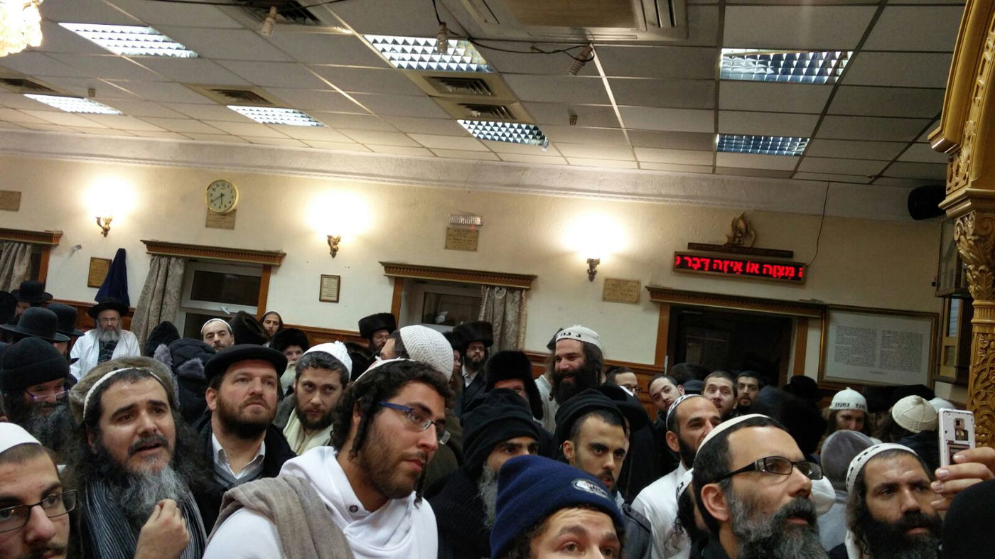 צפו בתיעוד: שבת חנוכה באומן