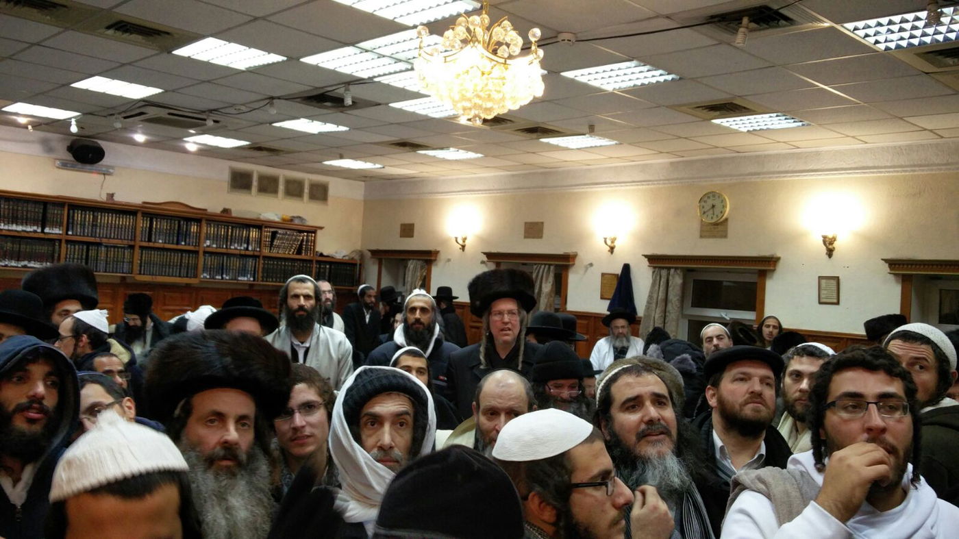 צפו בתיעוד: שבת חנוכה באומן