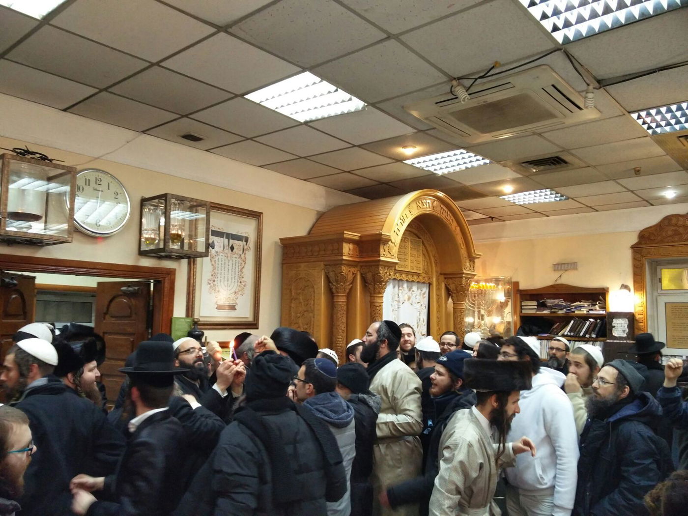 צפו בתיעוד: שבת חנוכה באומן