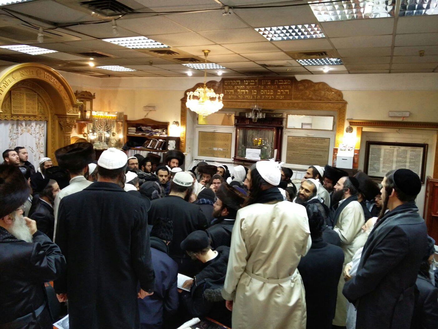 צפו בתיעוד: שבת חנוכה באומן