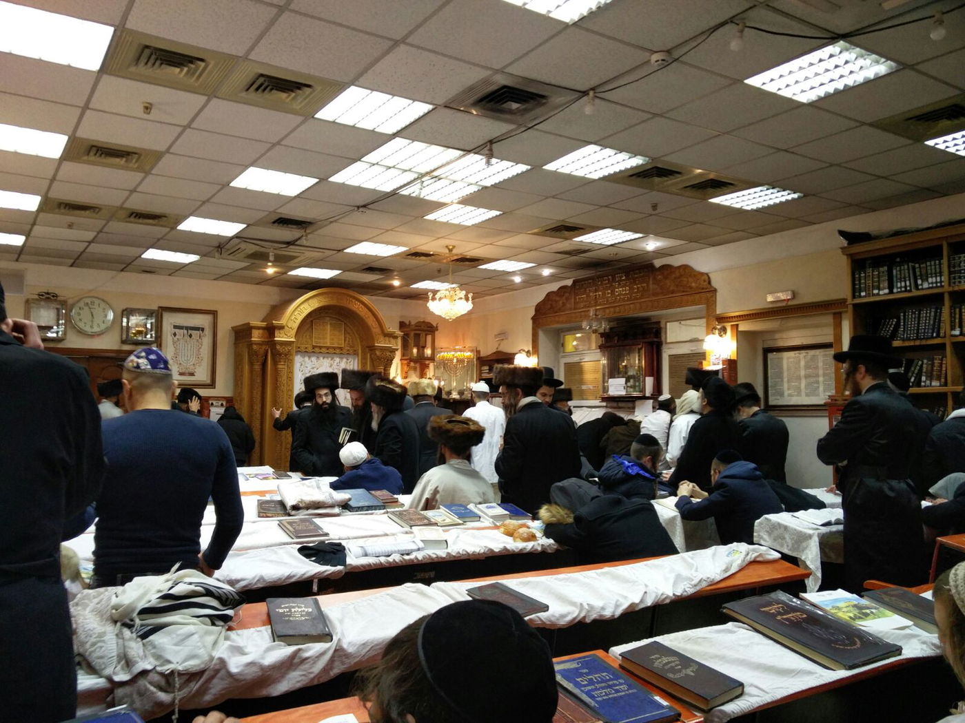 צפו בתיעוד: שבת חנוכה באומן