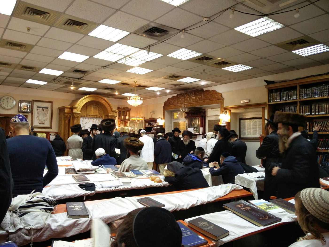 צפו בתיעוד: שבת חנוכה באומן