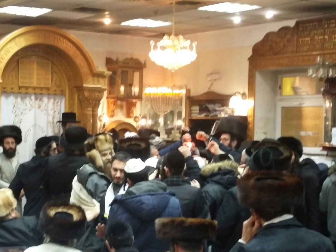 צפו בתיעוד: שבת חנוכה באומן