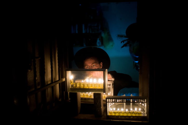 הנר השמיני של חנוכה במאה שערים | גלריה