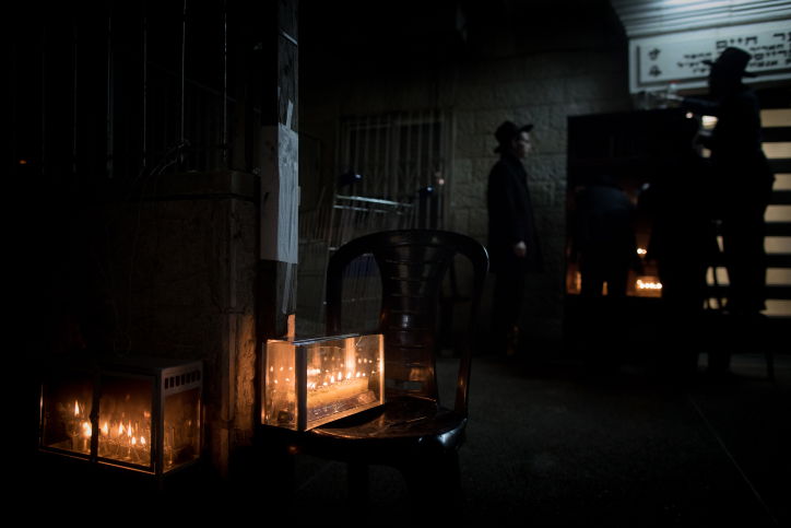 הנר השמיני של חנוכה במאה שערים | גלריה