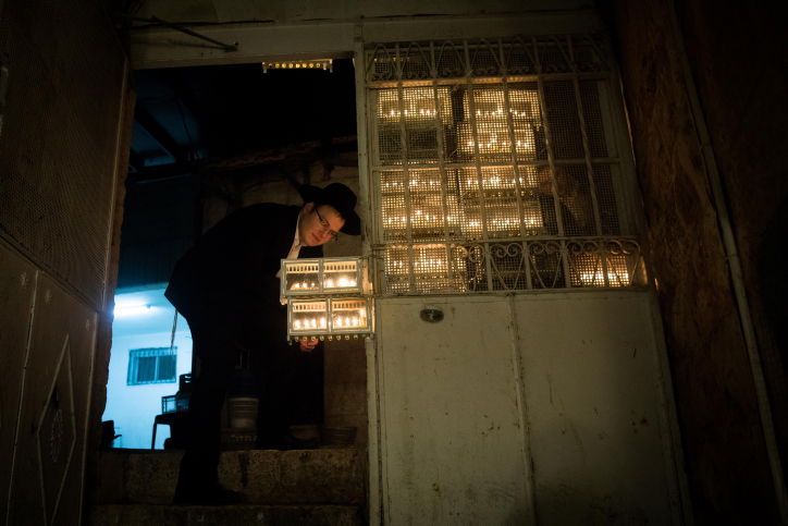 הנר השמיני של חנוכה במאה שערים | גלריה