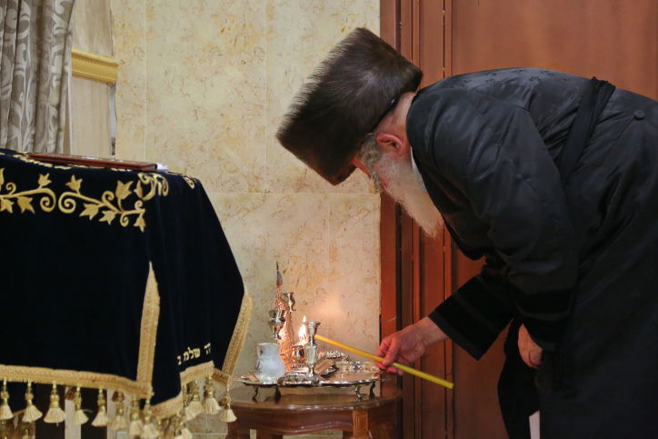 קאסוב-ויז'ניץ: צפו בהדלקת הנר השמיני