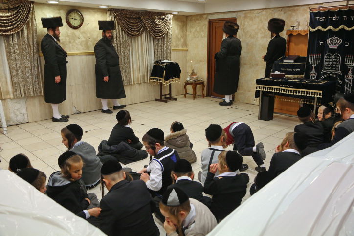 קאסוב-ויז'ניץ: צפו בהדלקת הנר השמיני