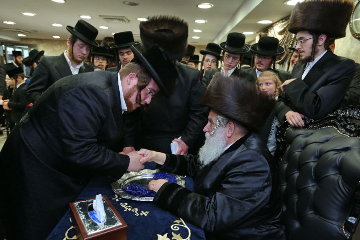 קאסוב-ויז'ניץ: צפו בהדלקת הנר השמיני