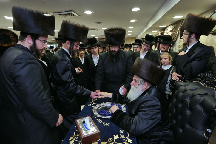 קאסוב-ויז'ניץ: צפו בהדלקת הנר השמיני