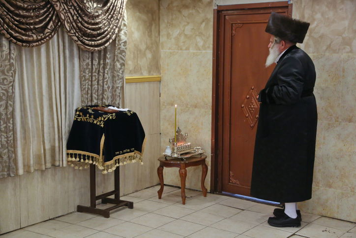 קאסוב-ויז'ניץ: צפו בהדלקת הנר השמיני