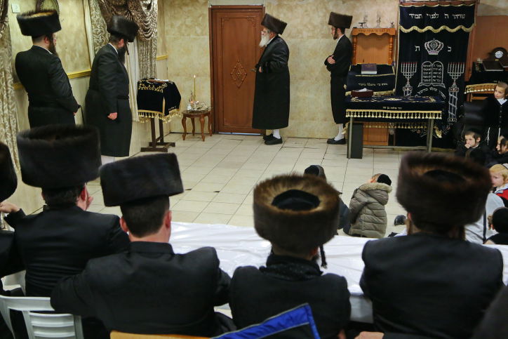 קאסוב-ויז'ניץ: צפו בהדלקת הנר השמיני