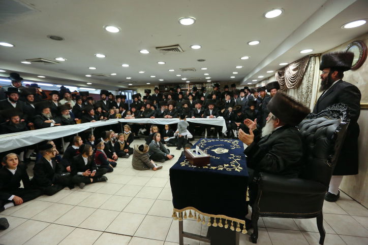 קאסוב-ויז'ניץ: צפו בהדלקת הנר השמיני