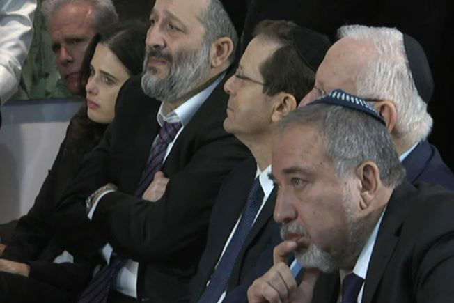 הנשיא והשרים ליברמן, דרעי ושקד בהלוויה