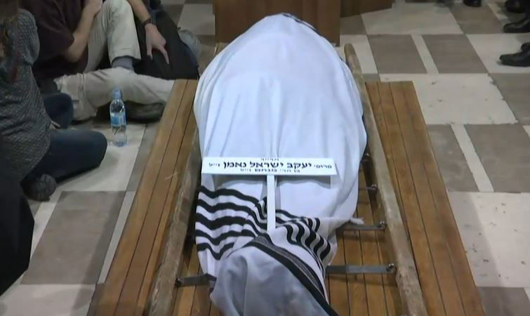 המיטה במסע ההלוויה