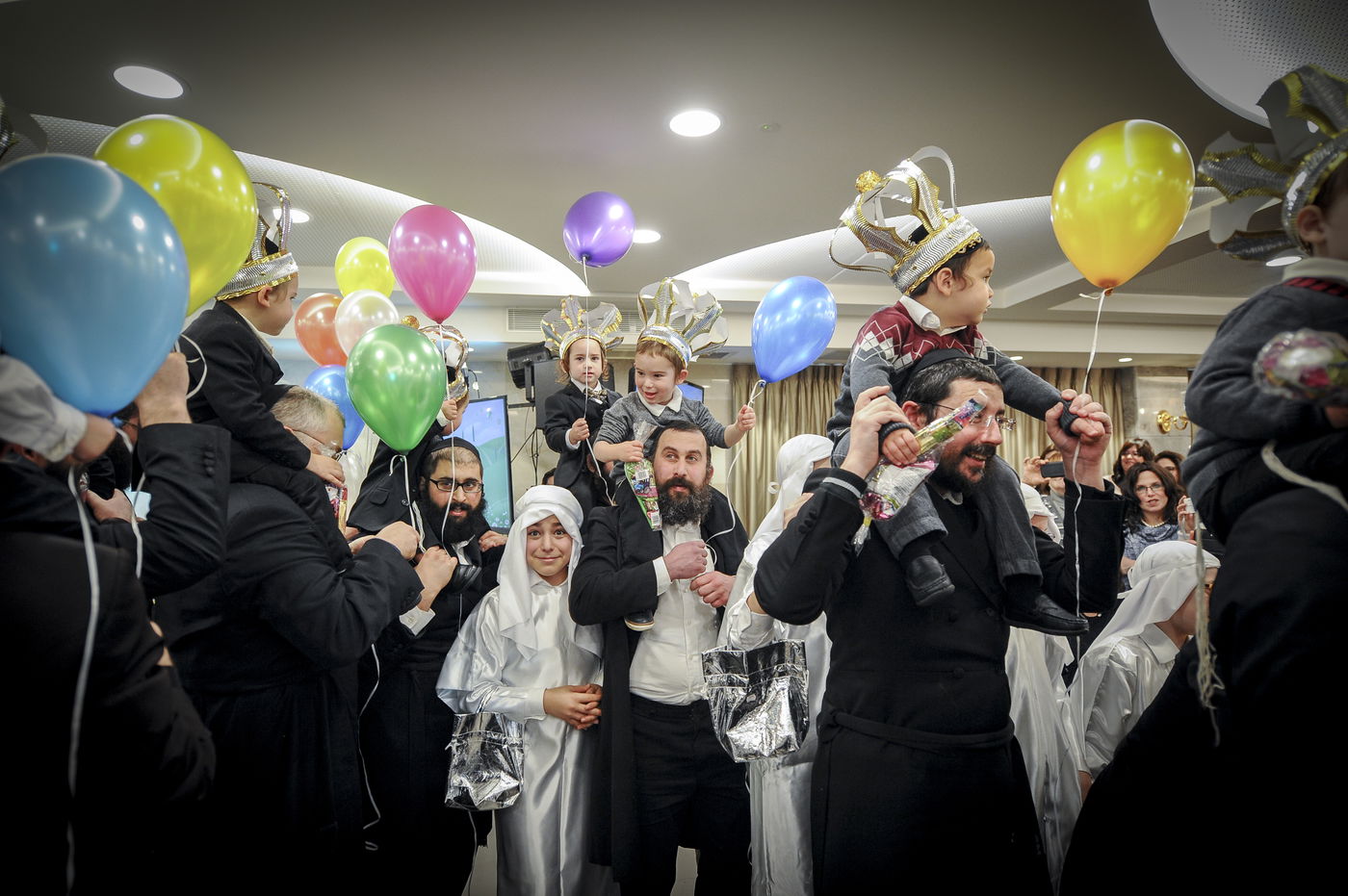 טקס מרגש בכניסת ילדים לחיידר חב"ד בביתר עילית. צפו