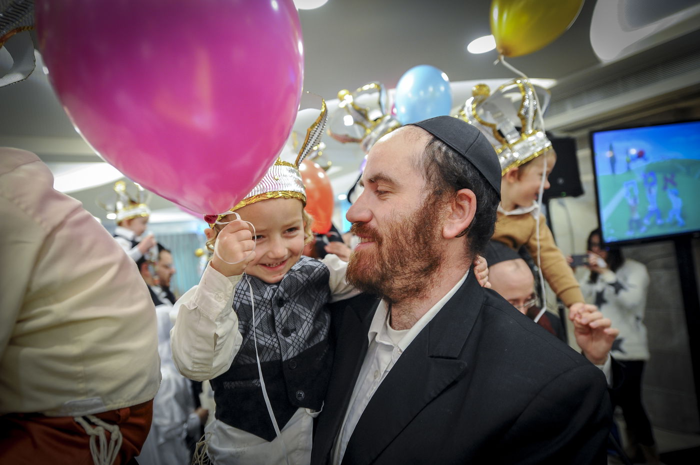 טקס מרגש בכניסת ילדים לחיידר חב"ד בביתר עילית. צפו