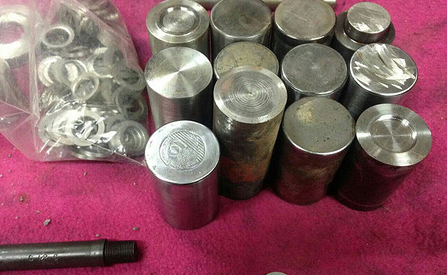 בכפר עראבה: נחשפה מעבדה לייצור נשק ומטבעות מזוייפים