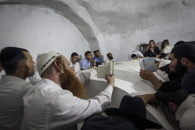 קבר יהושע בן נון. למצולמים אין קשר לכתבה