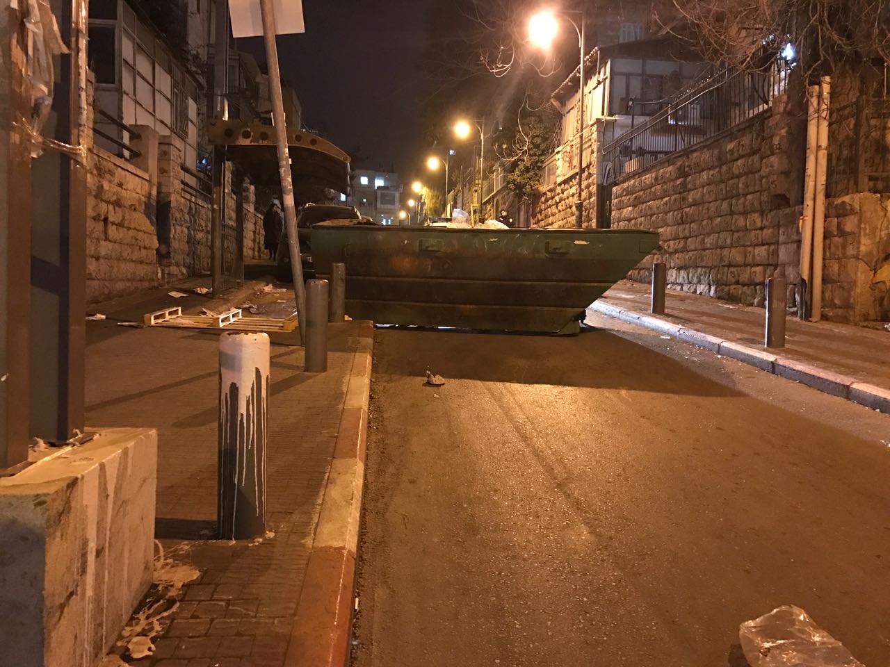 הפגנות סוערות במאה שערים; מפגין נעצר