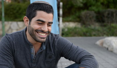 משה נריה כורסיה בשיר שכולו אהבה לתורה