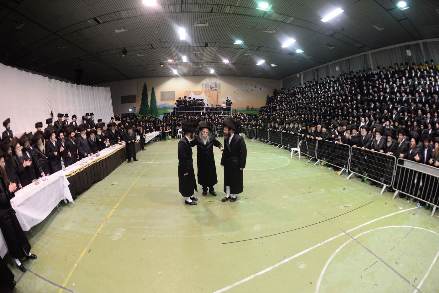 תיעוד ענק: חתונת נכד האדמו"ר מערלוי