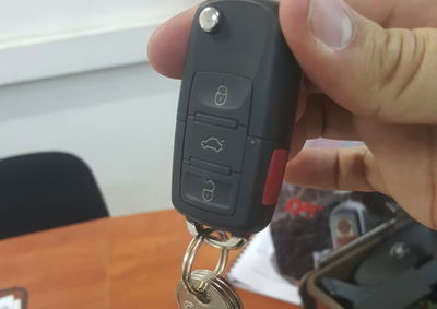 נתפסו על חם כשהם פורצים לרכבים וגונבים