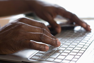 ניתן צו מניעה האוסר שימוש במאמרים. אילוסטרציה