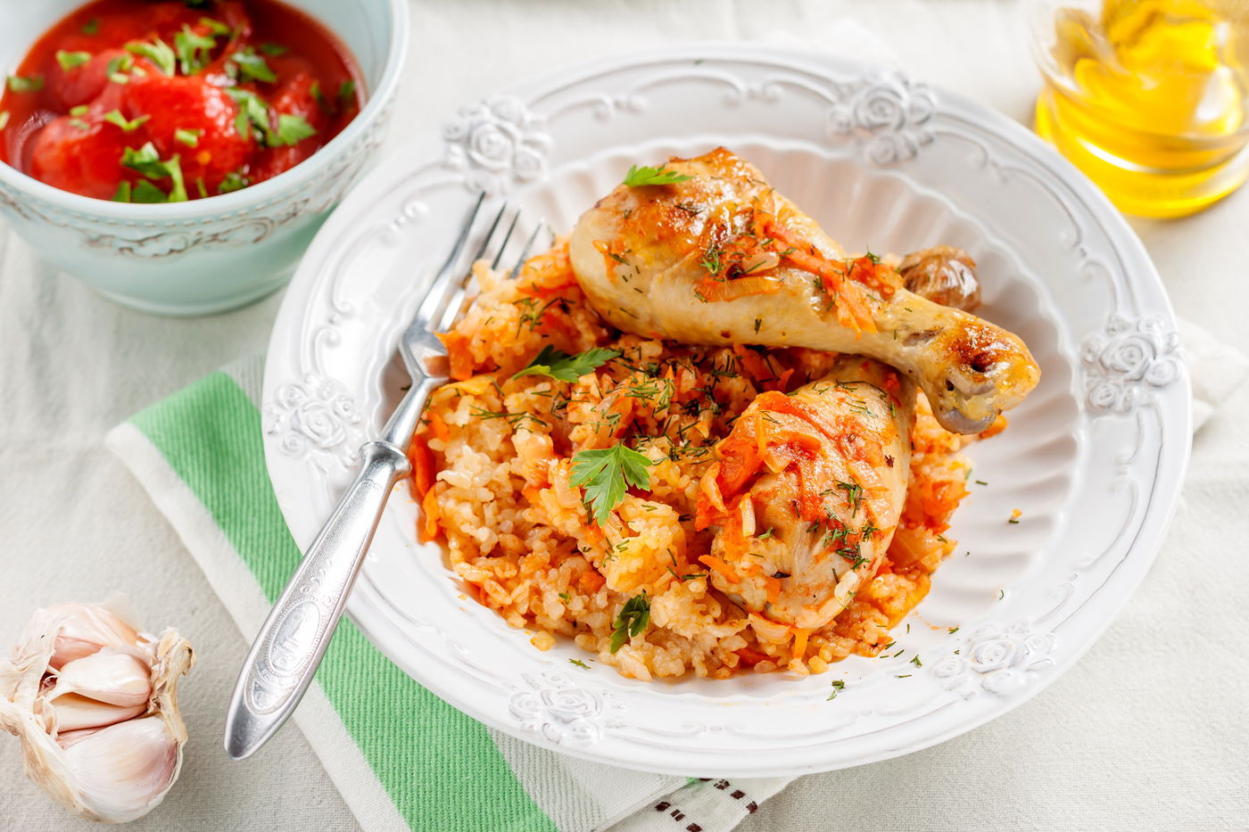 עוף אפוי ברוטב עגבניות ואורגנו